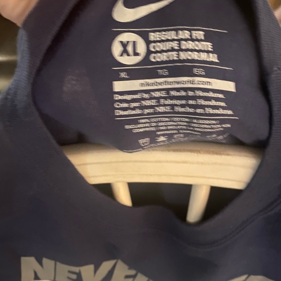 Nike shirt - Picture 2 of 2